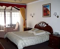 Paola Hostal, Sucre